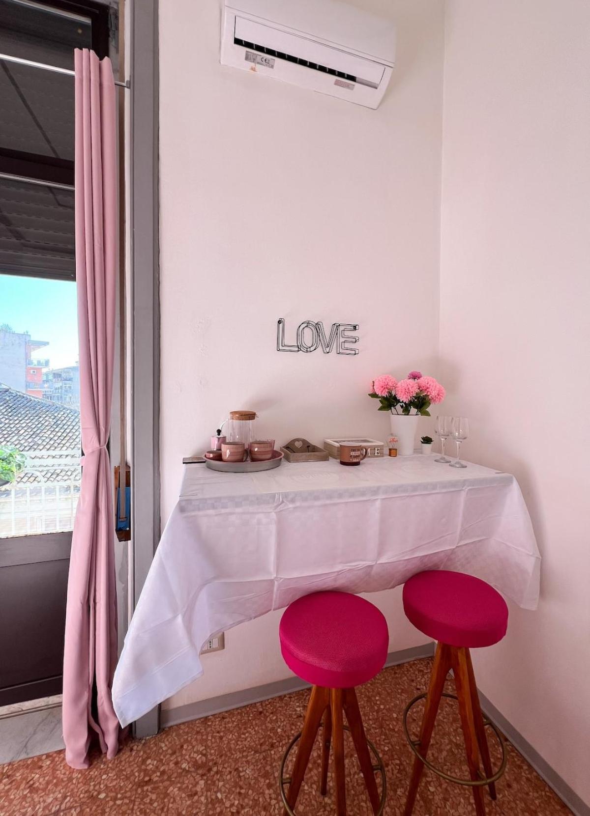 Apartment Toctoc - Think Pink *